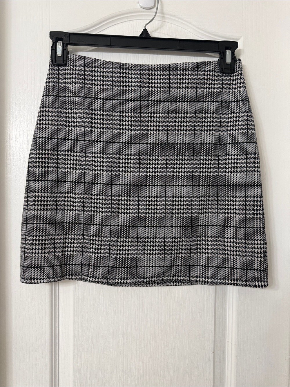 Divided by H&M glen black white plaid checkered mini skirt elastic waist Size S